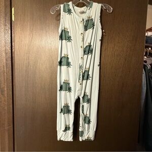 kate quinn Light Green Frog-Print Sleeveless Jumpsuit